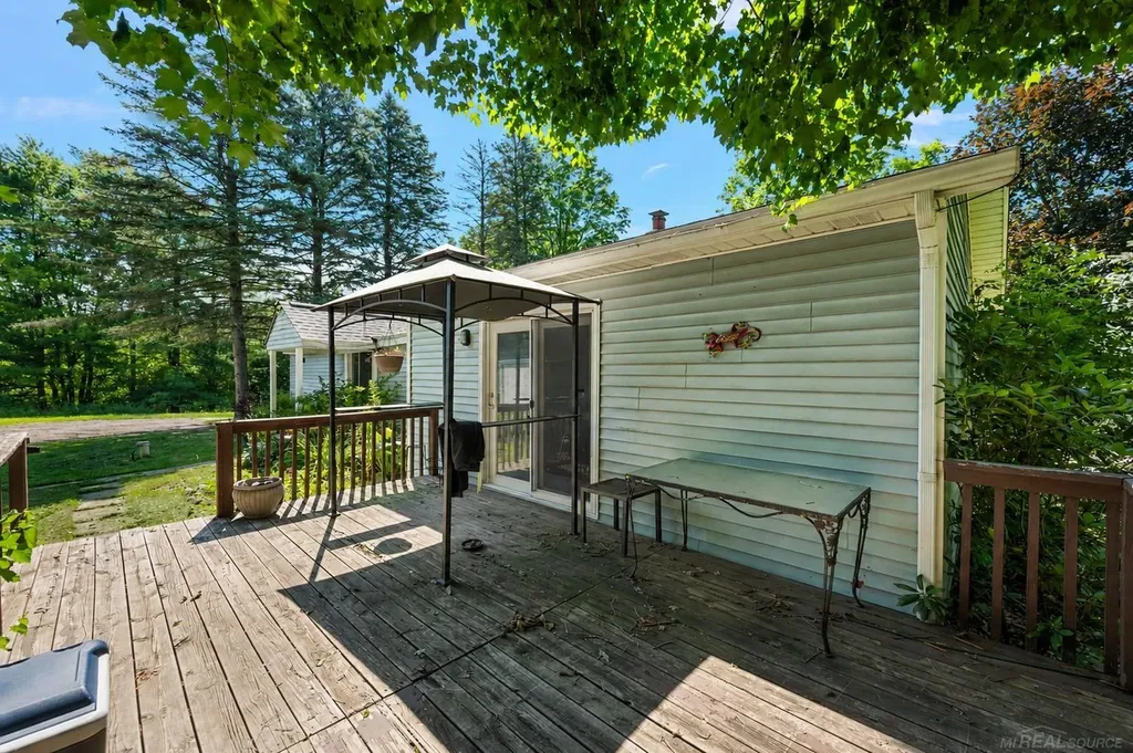 149 Hunters Creek Road Lapeer City MI 48455