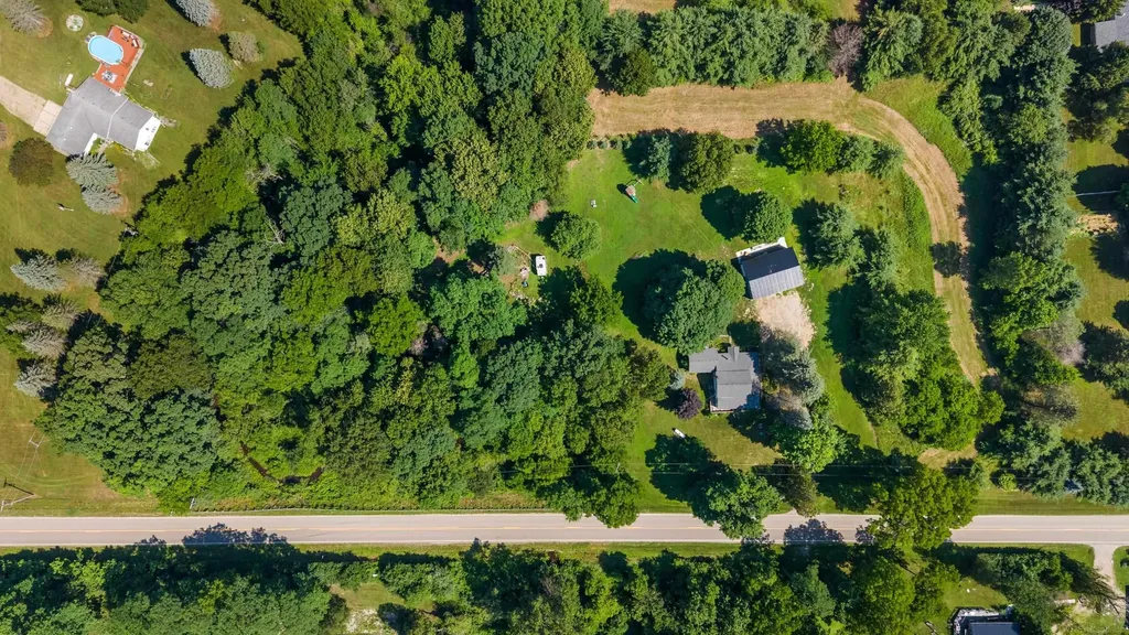 149 Hunters Creek Road Lapeer City MI 48455