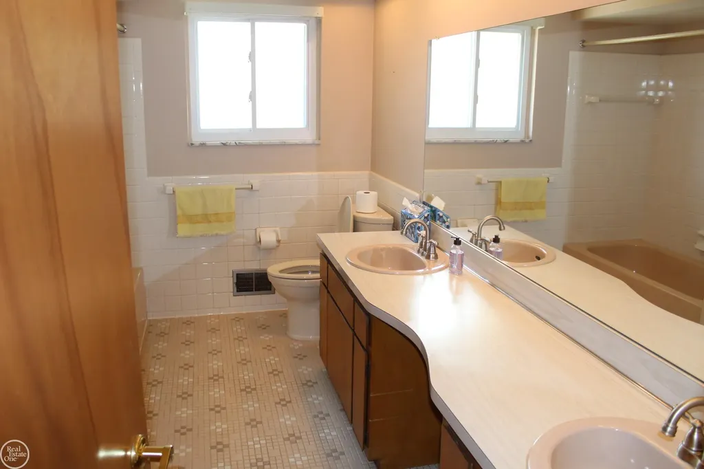 18084 Juliana Avenue Eastpointe City MI 48021