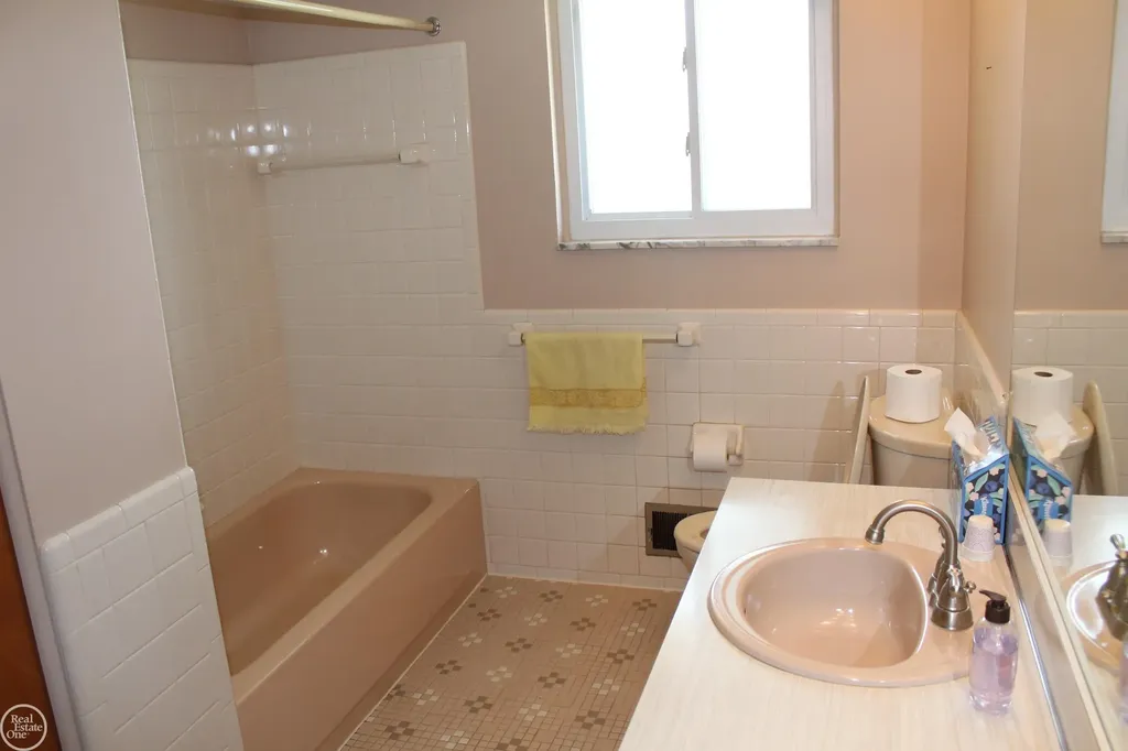 18084 Juliana Avenue Eastpointe City MI 48021