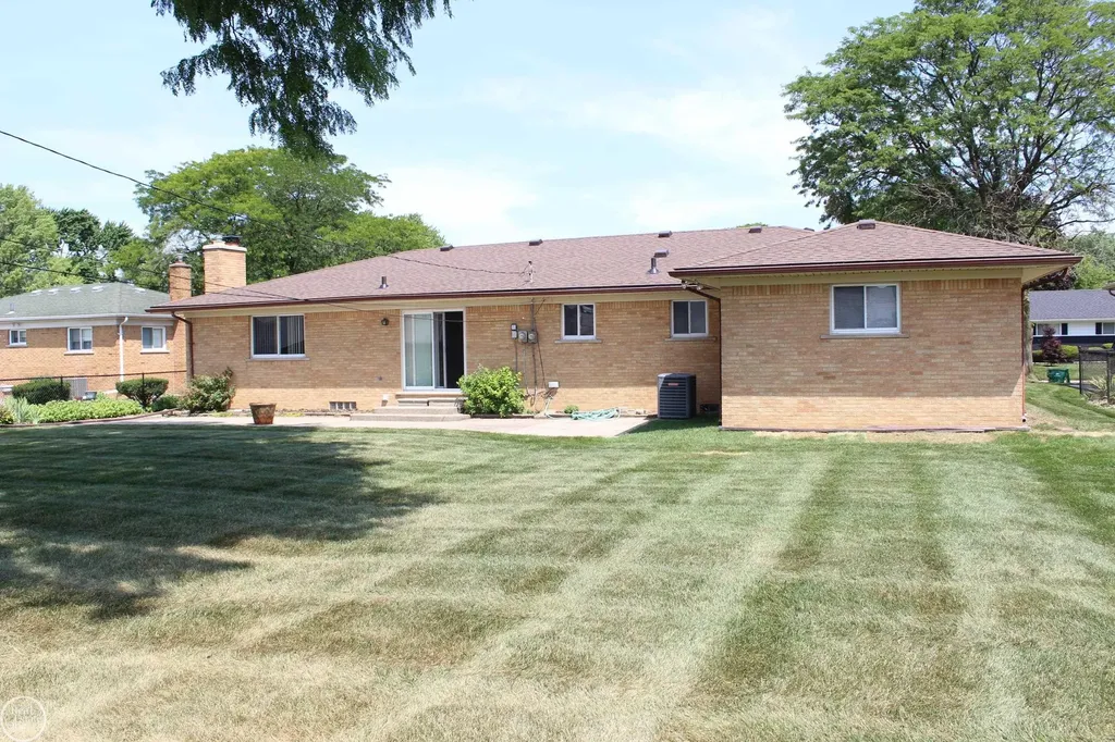 18084 Juliana Avenue Eastpointe City MI 48021