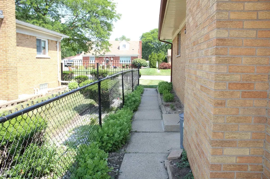 18084 Juliana Avenue Eastpointe City MI 48021