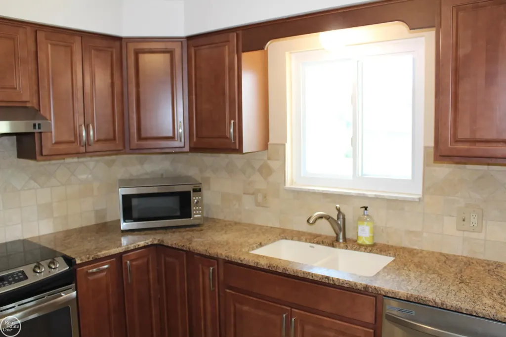 18084 Juliana Avenue Eastpointe City MI 48021