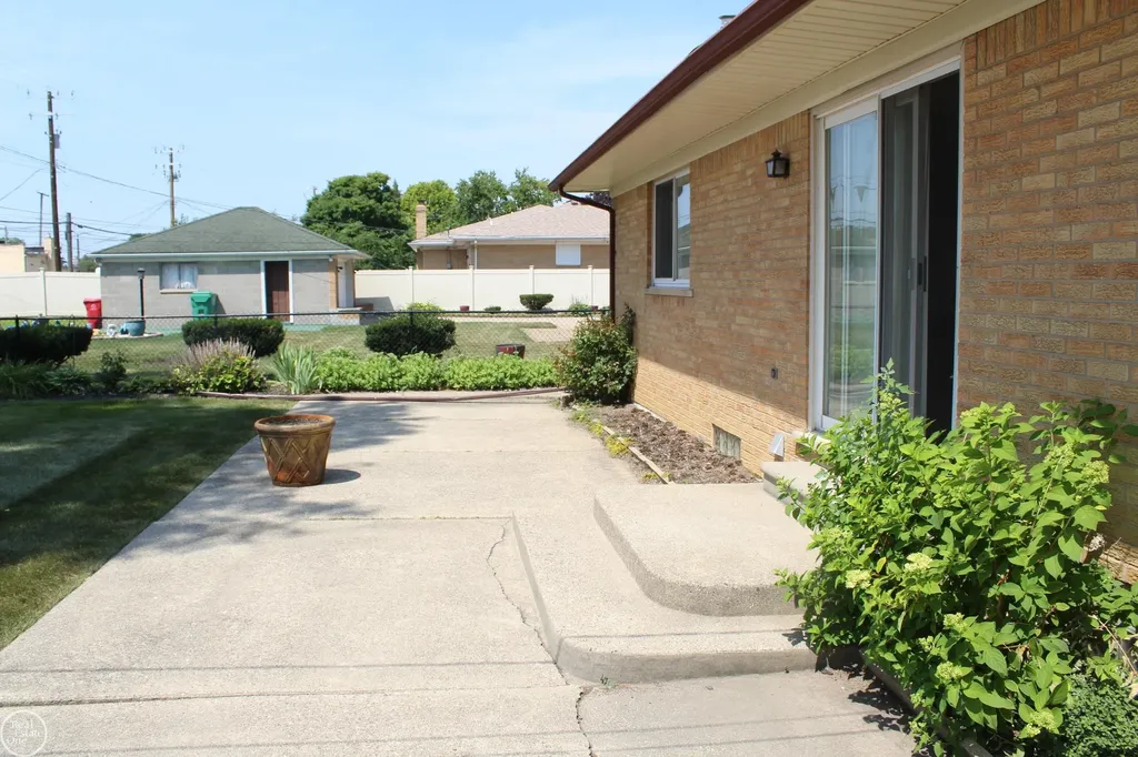 18084 Juliana Avenue Eastpointe City MI 48021