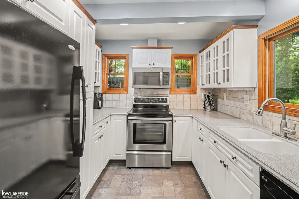 4691 Camelina Street Commerce Charter Township MI 48382