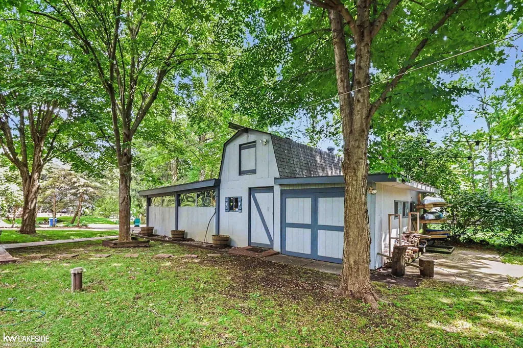 4691 Camelina Street Commerce Charter Township MI 48382