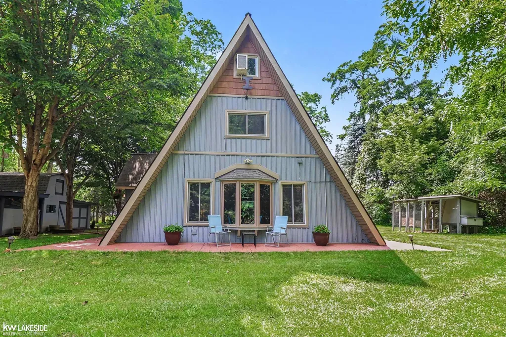 4691 Camelina Street Commerce Charter Township MI 48382