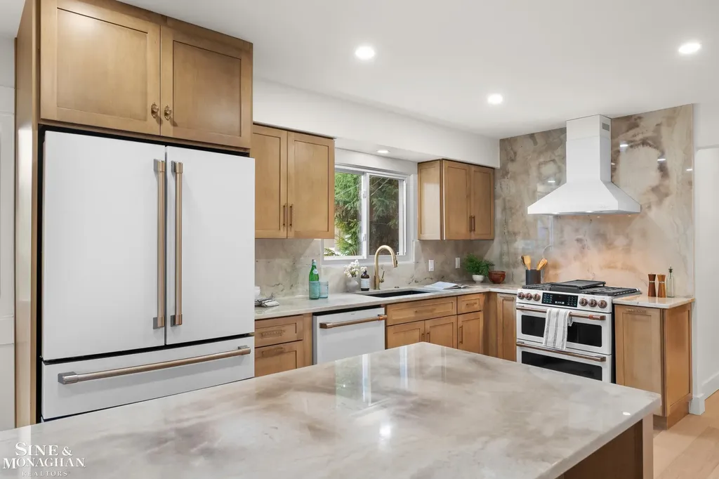 232 Edmund Avenue Royal Oak City MI 48073