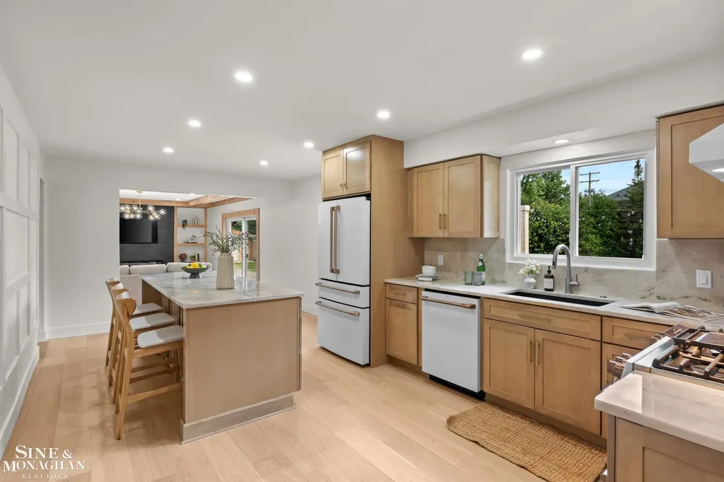 232 Edmund Avenue Royal Oak City MI 48073