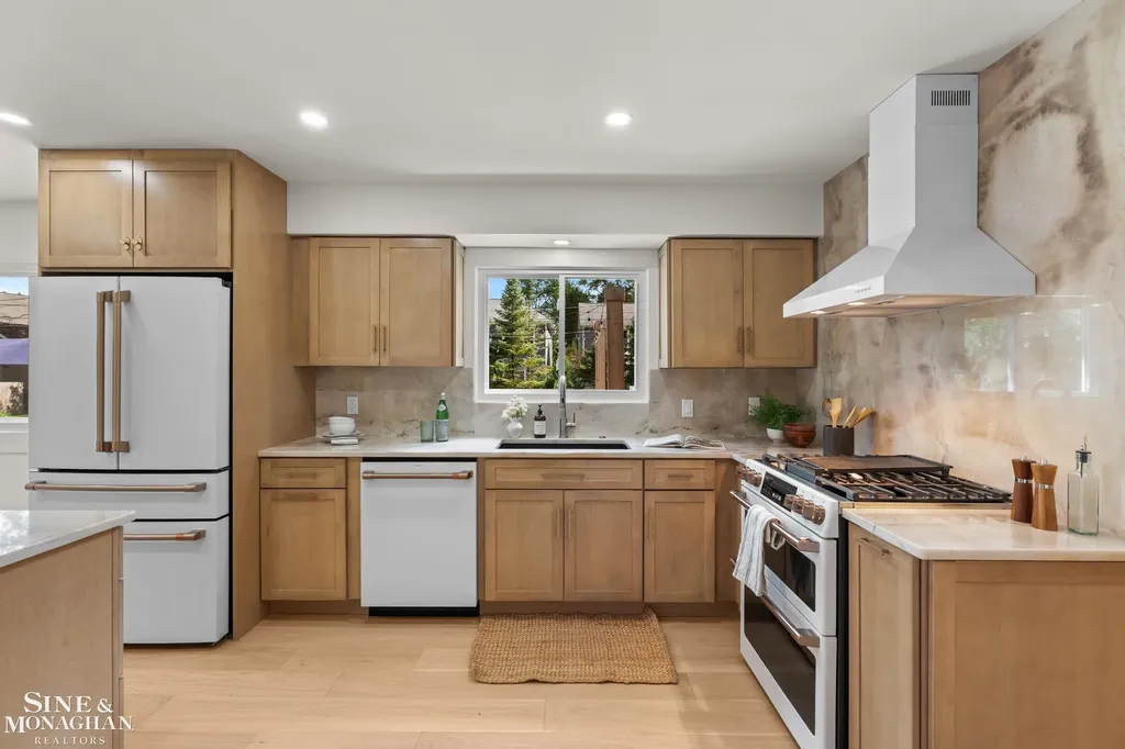 232 Edmund Avenue Royal Oak City MI 48073