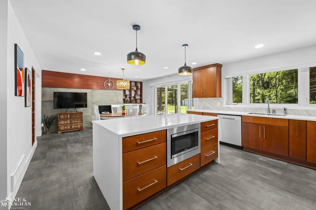 2741 Braeburn Road Rochester Hills City MI 48309