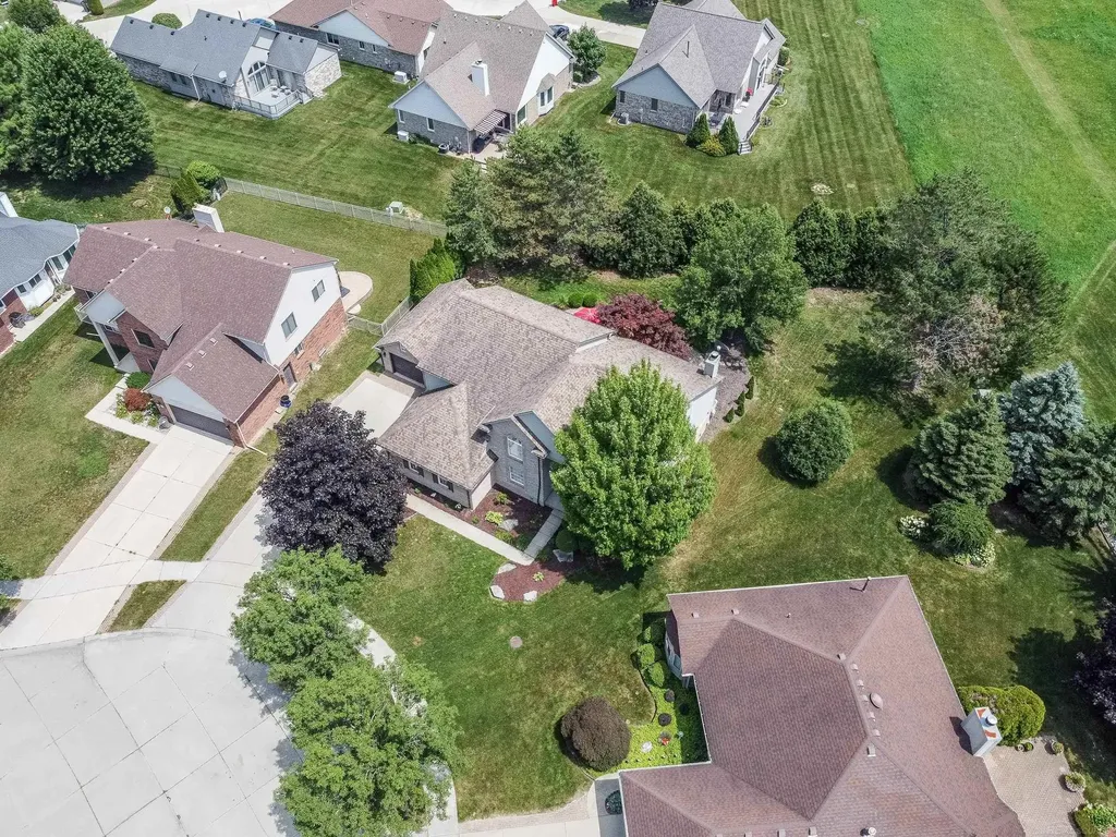 19573 Tanglewood Circle Clinton Charter Township MI 48038