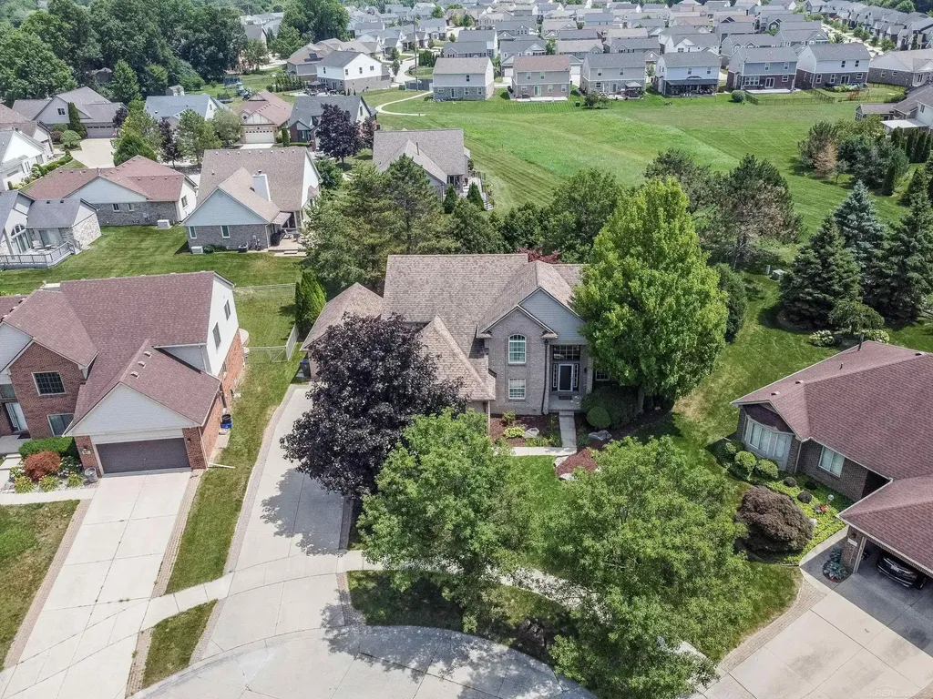 19573 Tanglewood Circle Clinton Charter Township MI 48038