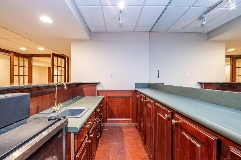 19573 Tanglewood Circle Clinton Charter Township MI 48038