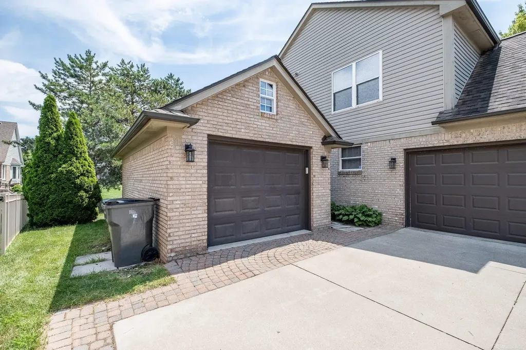 19573 Tanglewood Circle Clinton Charter Township MI 48038