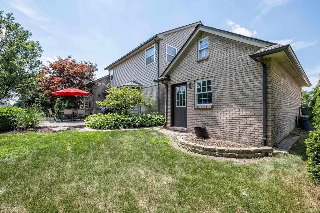 19573 Tanglewood Circle Clinton Charter Township MI 48038