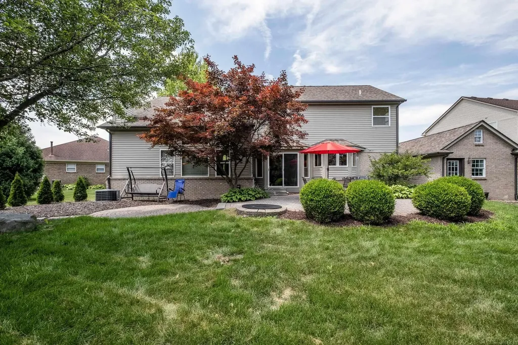 19573 Tanglewood Circle Clinton Charter Township MI 48038