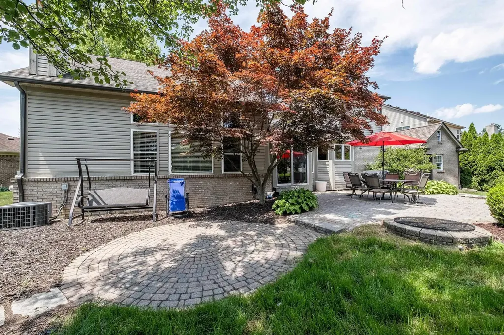 19573 Tanglewood Circle Clinton Charter Township MI 48038