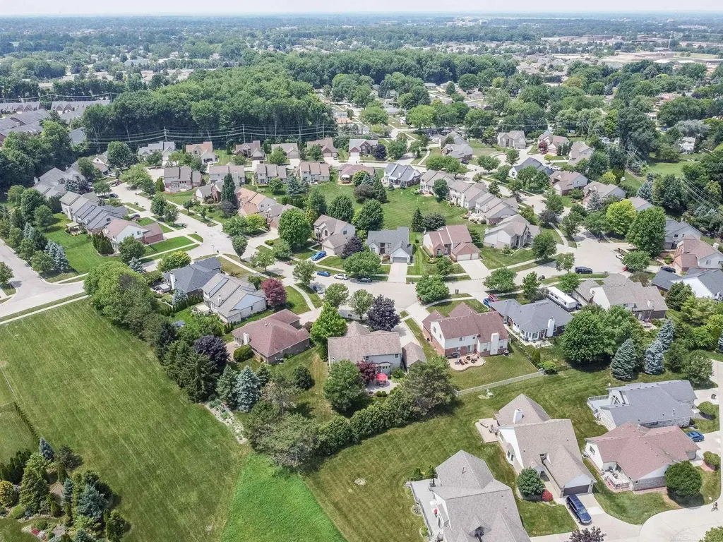 19573 Tanglewood Circle Clinton Charter Township MI 48038