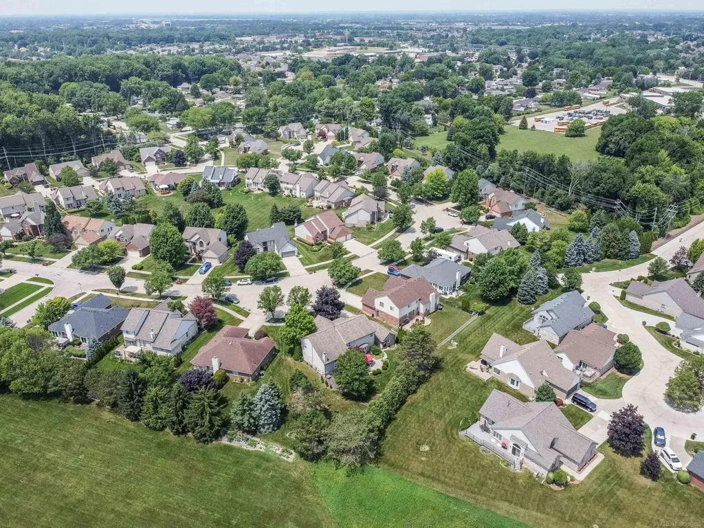 19573 Tanglewood Circle Clinton Charter Township MI 48038