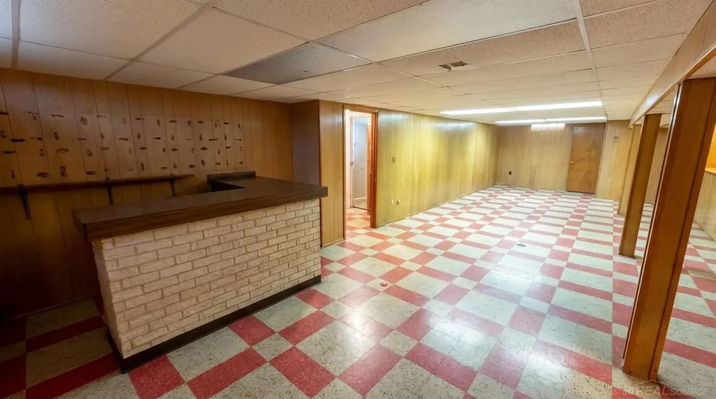 31496 Roan Avenue Warren City MI 48093