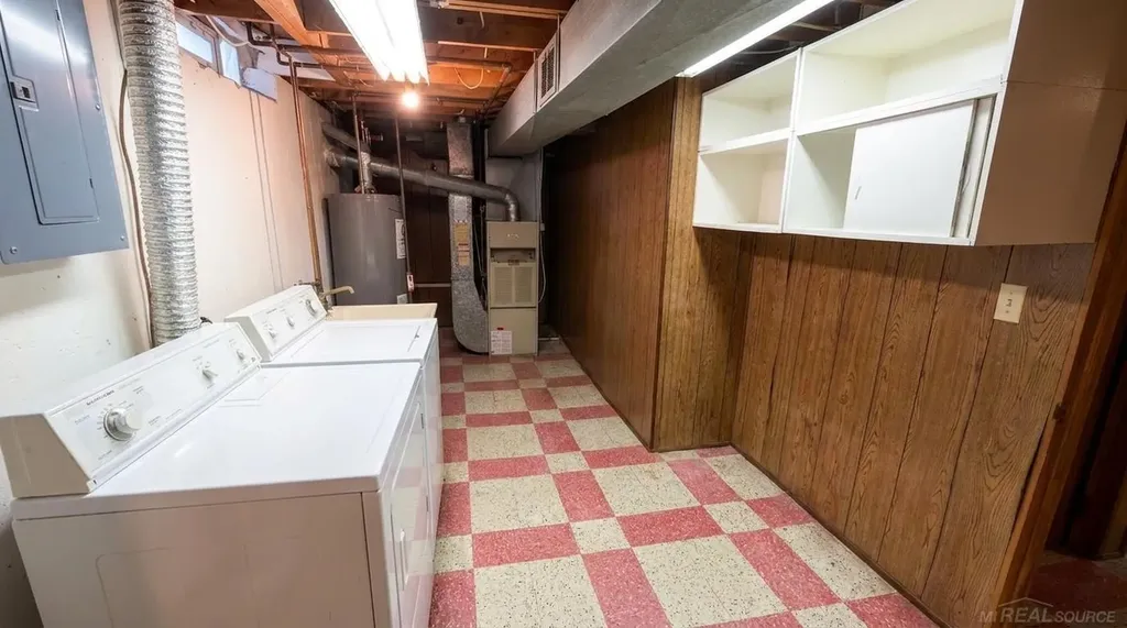 31496 Roan Avenue Warren City MI 48093