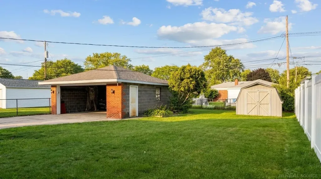 31496 Roan Avenue Warren City MI 48093