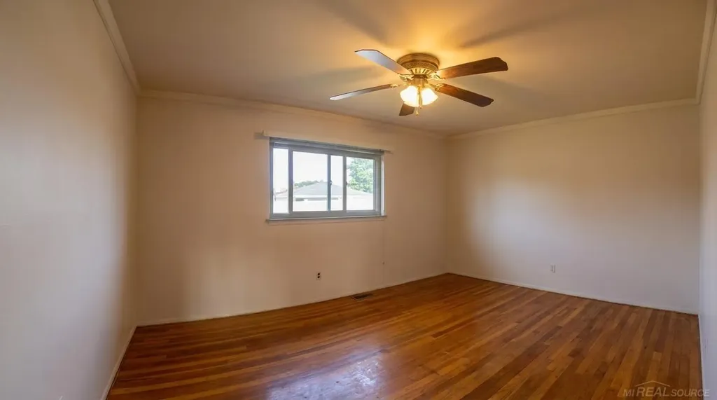 31496 Roan Avenue Warren City MI 48093
