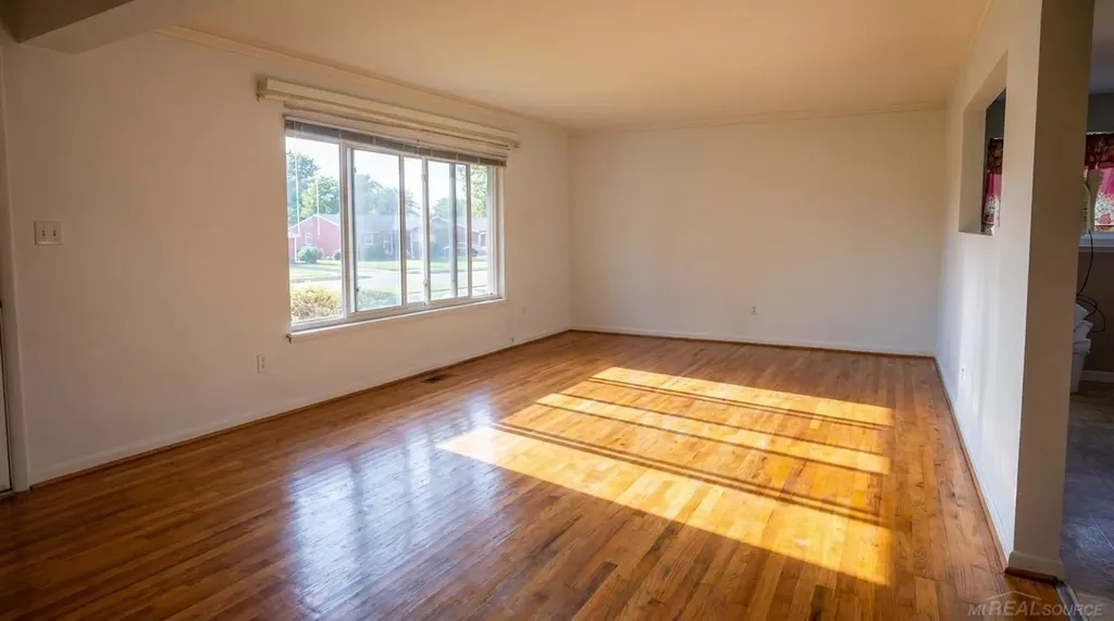 31496 Roan Avenue Warren City MI 48093