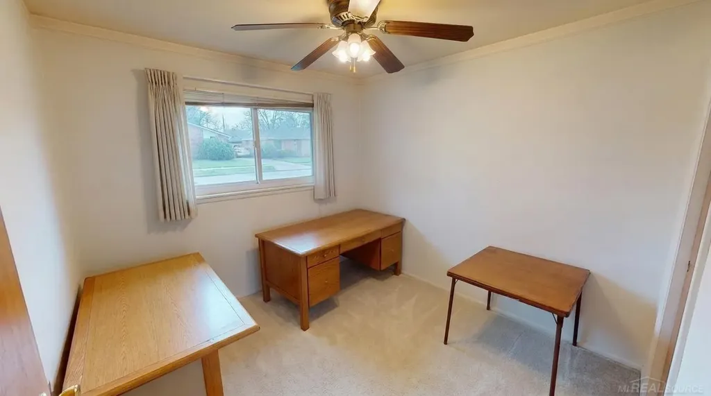 31496 Roan Avenue Warren City MI 48093