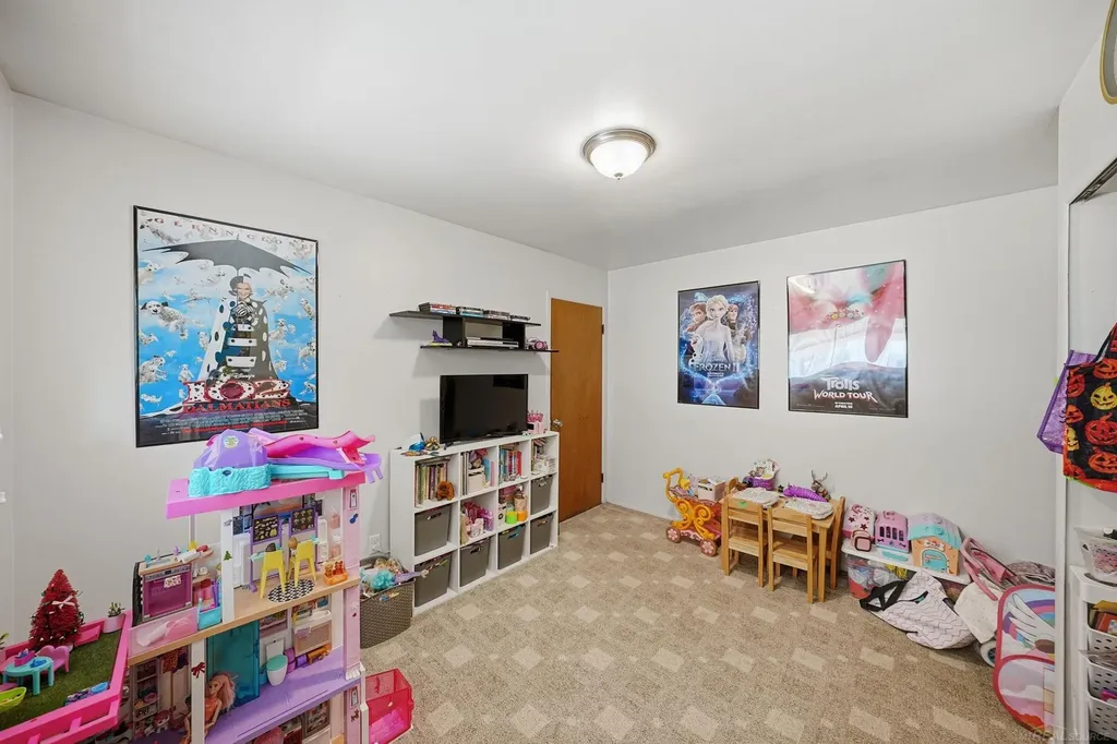 27481 Cosgrove Drive Warren City MI 48092