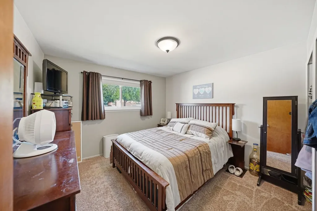 27481 Cosgrove Drive Warren City MI 48092