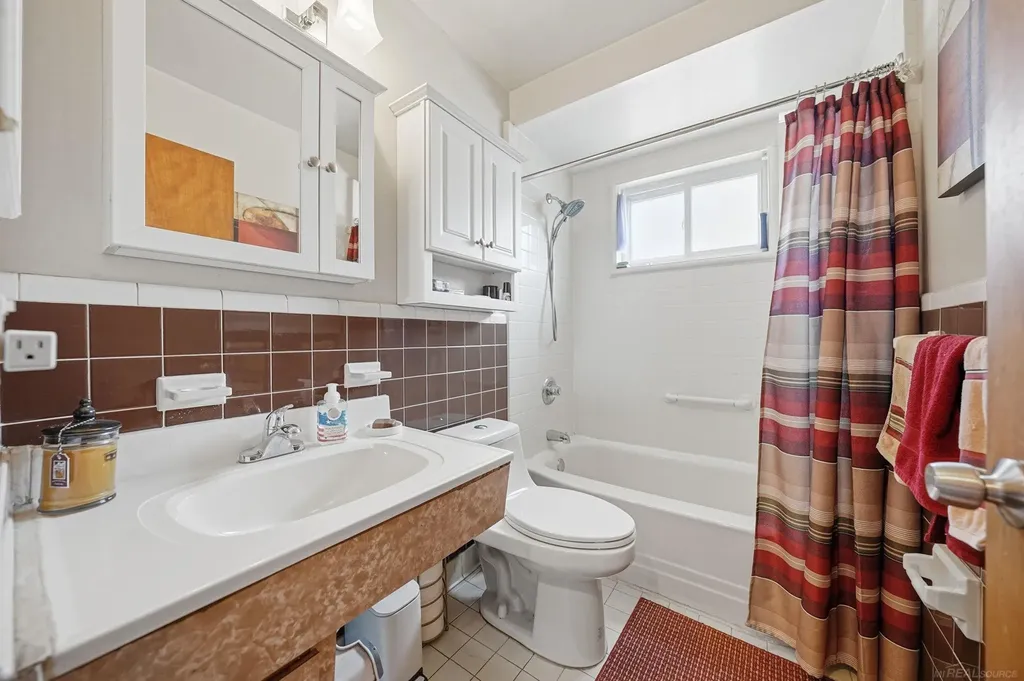 27481 Cosgrove Drive Warren City MI 48092