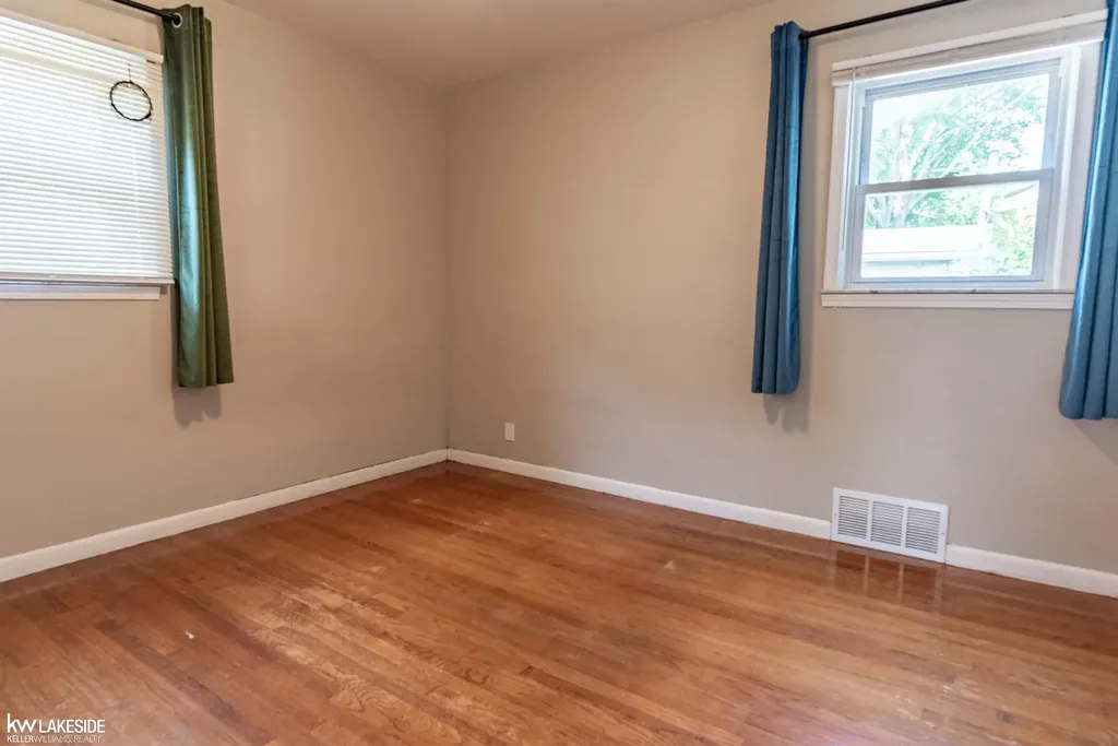 23636 Beverly Street St. Clair Shores City MI 48082