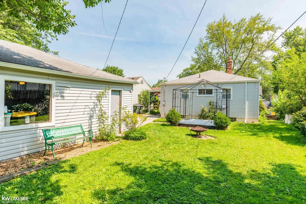23636 Beverly Street St. Clair Shores City MI 48082