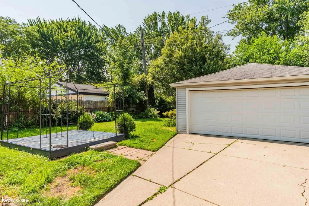 23636 Beverly Street St. Clair Shores City MI 48082
