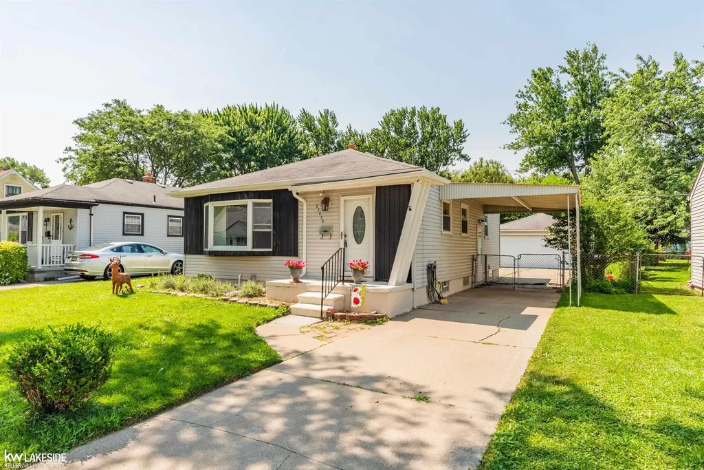 23636 Beverly Street St. Clair Shores City MI 48082