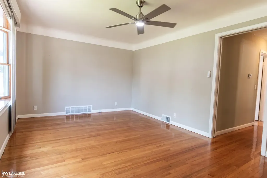23636 Beverly Street St. Clair Shores City MI 48082