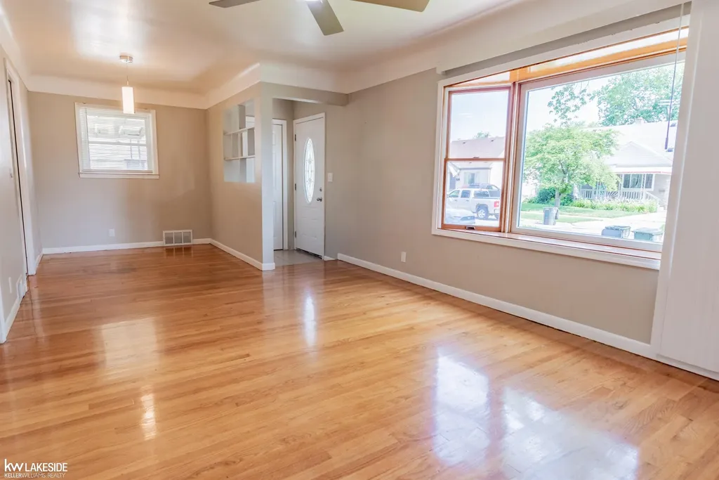 23636 Beverly Street St. Clair Shores City MI 48082