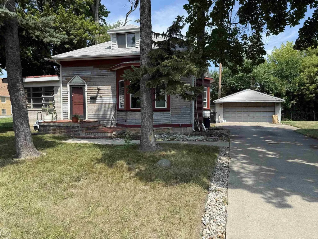17441 E 11 Mile Road Roseville City MI 48066