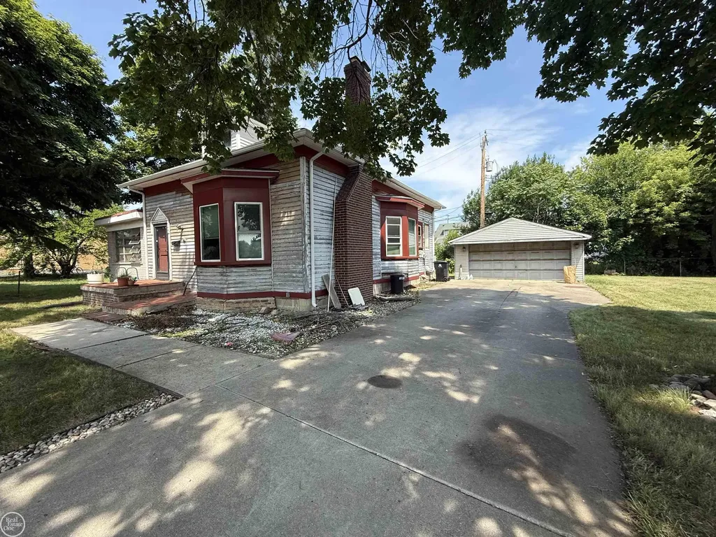 17441 E 11 Mile Road Roseville City MI 48066