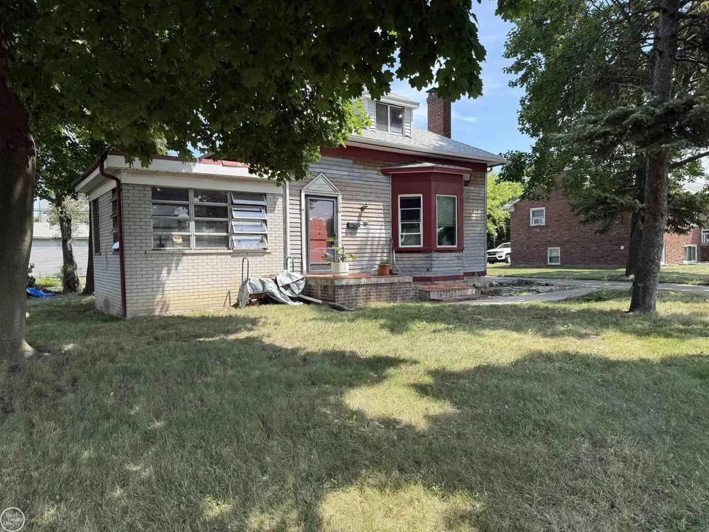17441 E 11 Mile Road Roseville City MI 48066