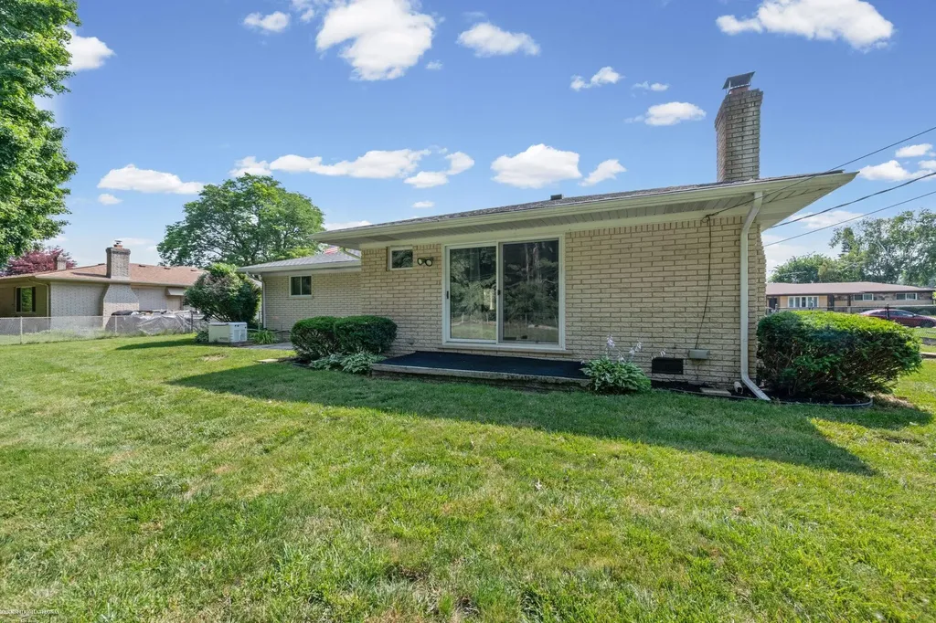50731 W Shamrock Street Chesterfield Township MI 48047