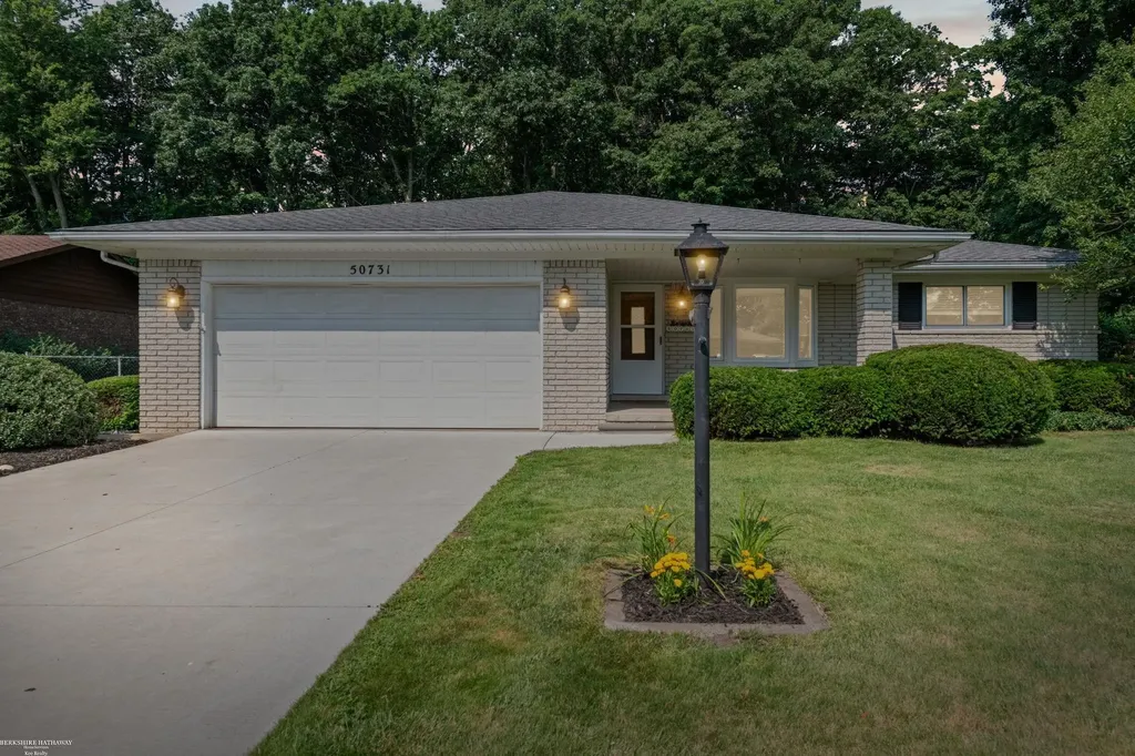 50731 W Shamrock Street Chesterfield Township MI 48047