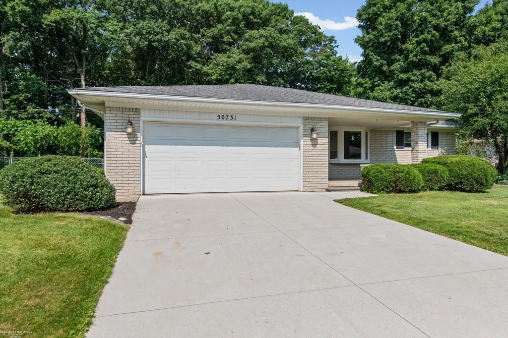 50731 W Shamrock Street Chesterfield Township MI 48047
