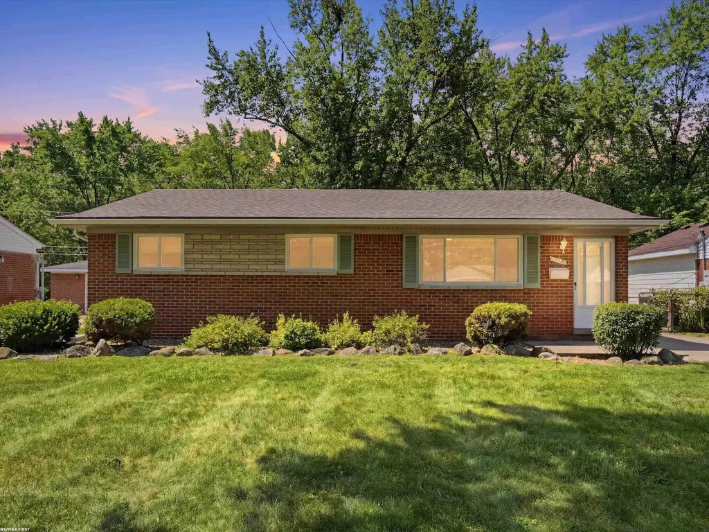 10994 Lesure Drive Sterling Heights City MI 48312