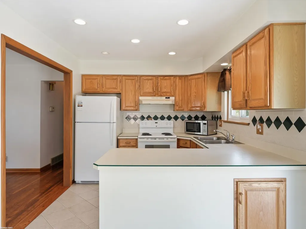 10994 Lesure Drive Sterling Heights City MI 48312