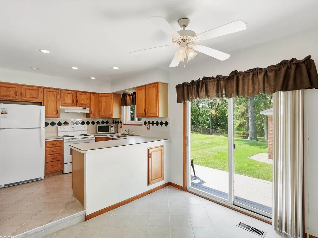 10994 Lesure Drive Sterling Heights City MI 48312