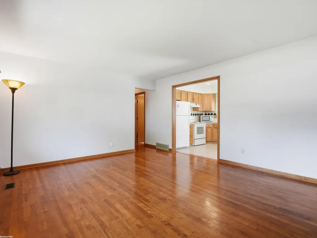 10994 Lesure Drive Sterling Heights City MI 48312