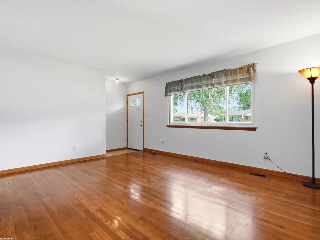 10994 Lesure Drive Sterling Heights City MI 48312